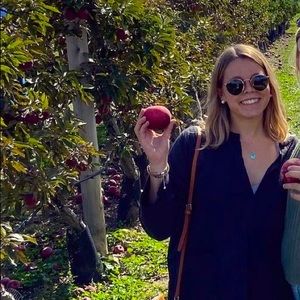 Meet your posher, Caroline!